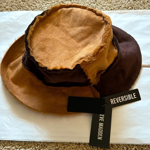 Steve Madden Women’s Reversible Faux Fur and  Suede Bucket Hat - Picture 2 of 4